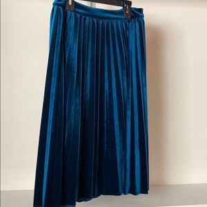 Velvet knee length skirt.